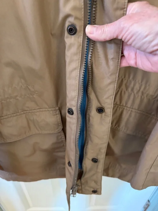 Lacoste Men's Tan Lightweight Raincoat/parka with Green Crocodile Logo - Picture 7 of 12